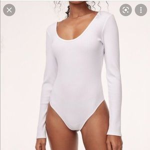 ✨🖤Aritzia Leila Black Long Sleeve Bodysuit🖤✨